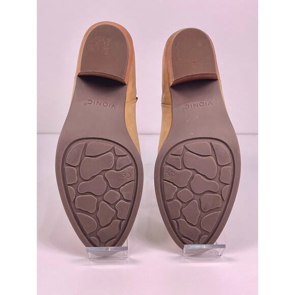 NWT Vionic Shantelle Waterproof Heeled Ankle Booties Wheat Size 7 New with Box - Picture 8 of 9